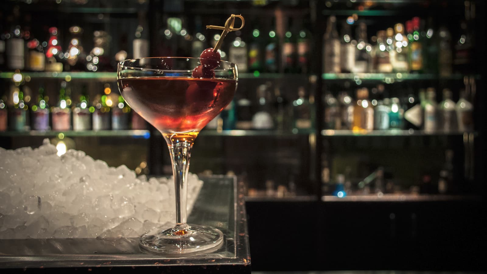 Manhattan Cocktail. Beitragsbild. © Le Lion - Swetlana Holz.